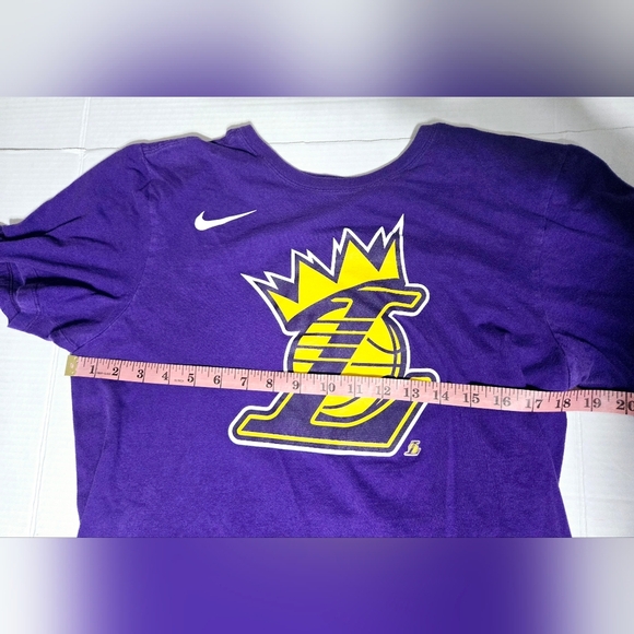 ⭐️5/$25 Nike Los Angeles Lakers Crown Logo T Shirt NBA Basketball Purple Size M - Picture 4 of 5